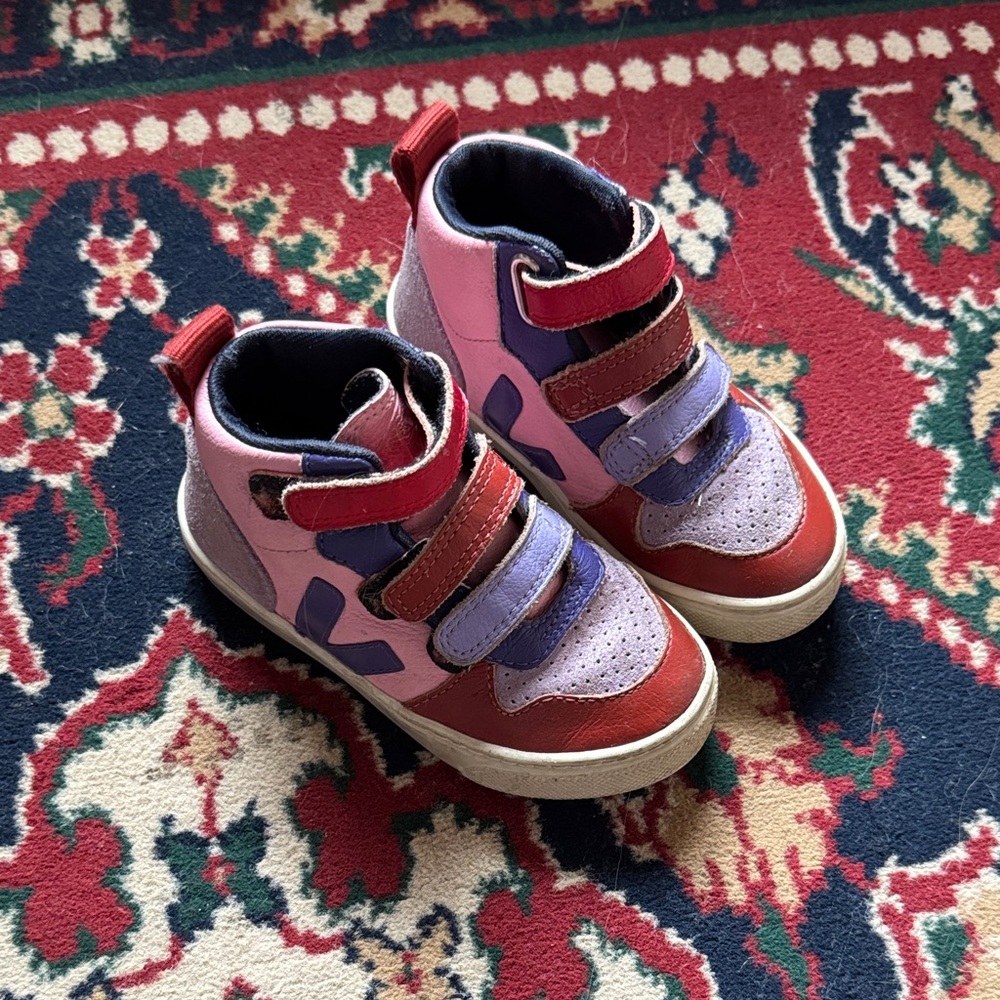Veja Kids High-Top Sneakers in Pink, Red & Purple